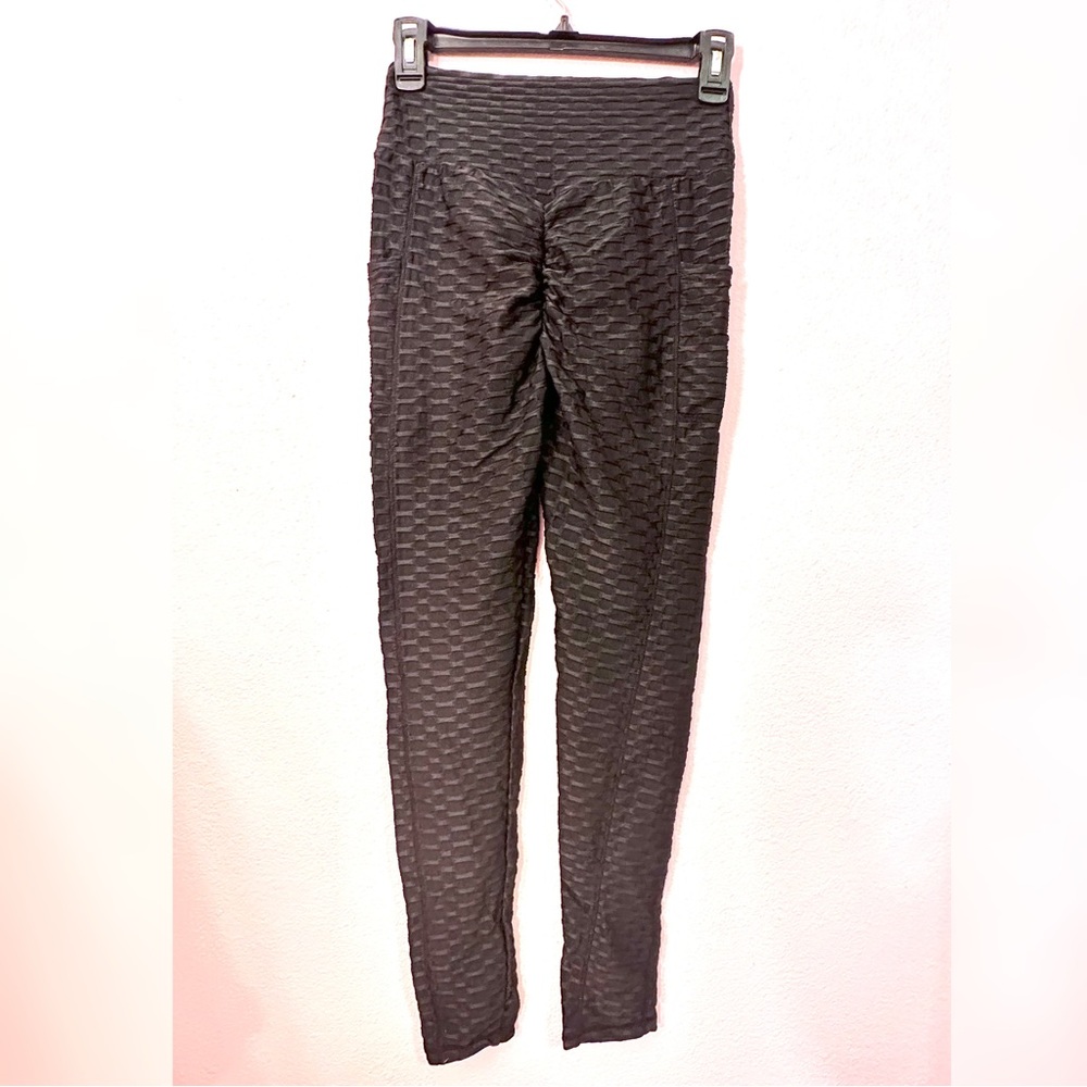 Women’s Scrunch Butt Textured Leggings